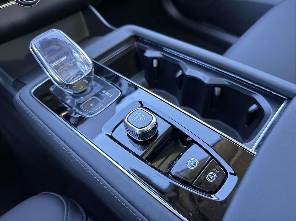 2026 Volvo XC90 Plus - Photo 6