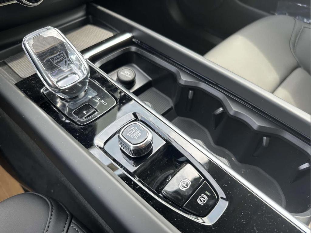 2026 Volvo XC60 Plus - Photo 6