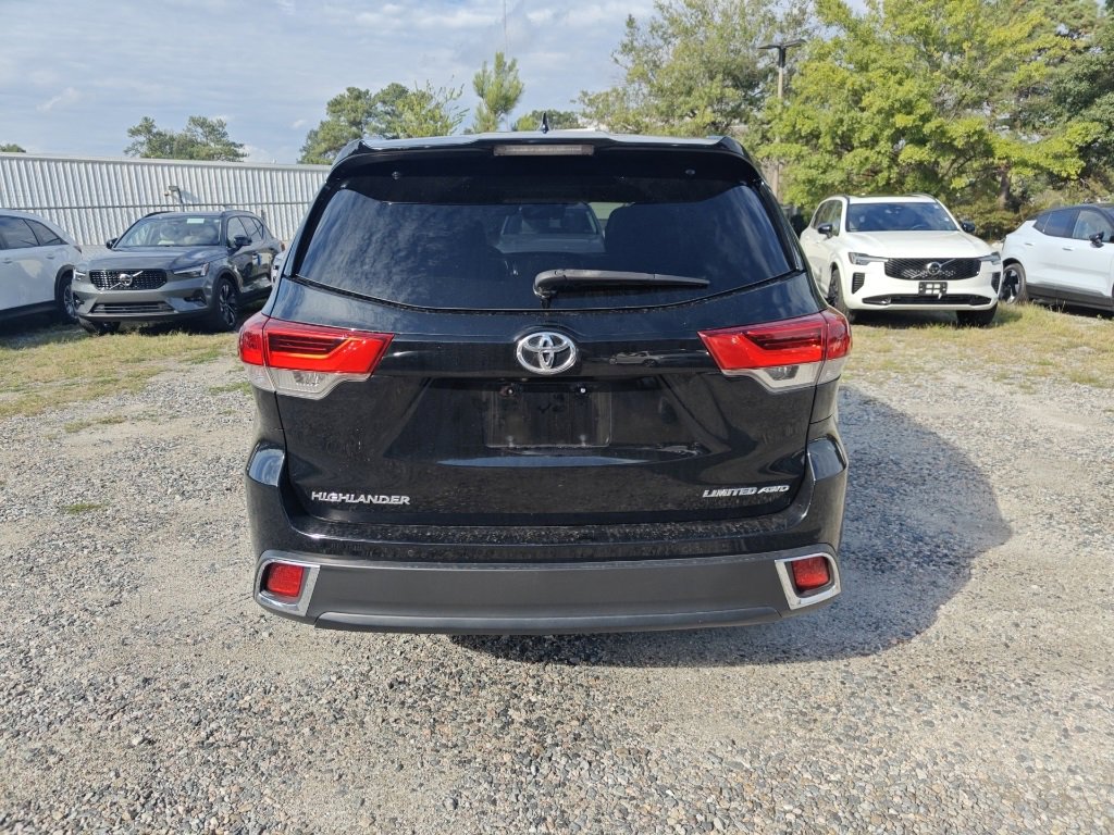 2017 Toyota Highlander Limited Platinum photo 3