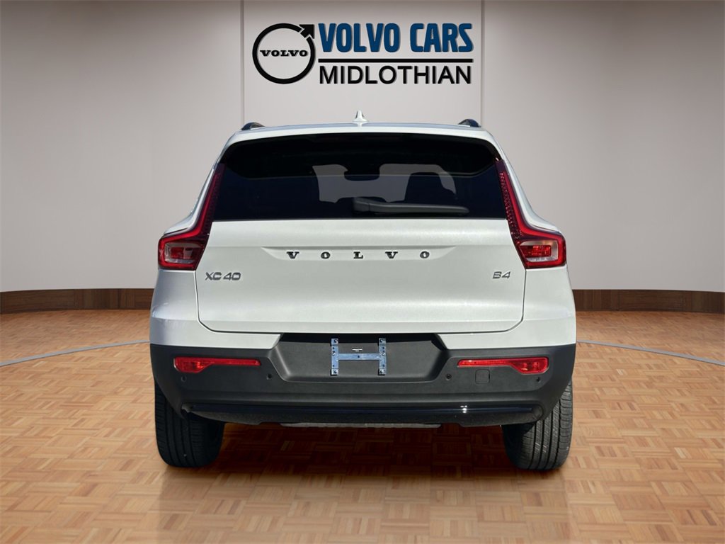 2026 Volvo XC40 Plus photo 4