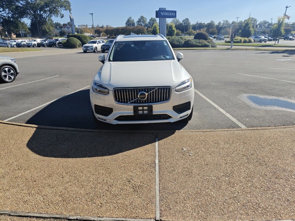 2022 Volvo XC90 T6 Momentum