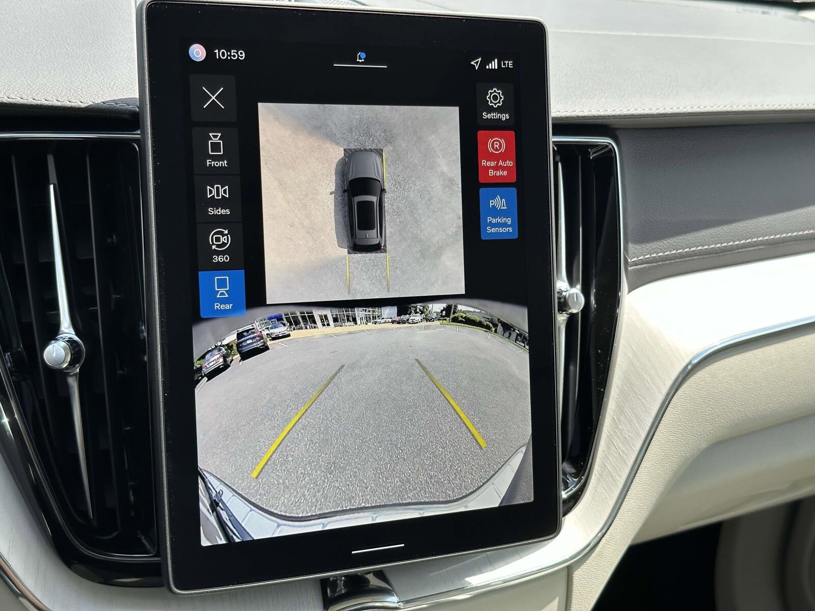 2026 Volvo XC60 Hybrid T8 photo 4