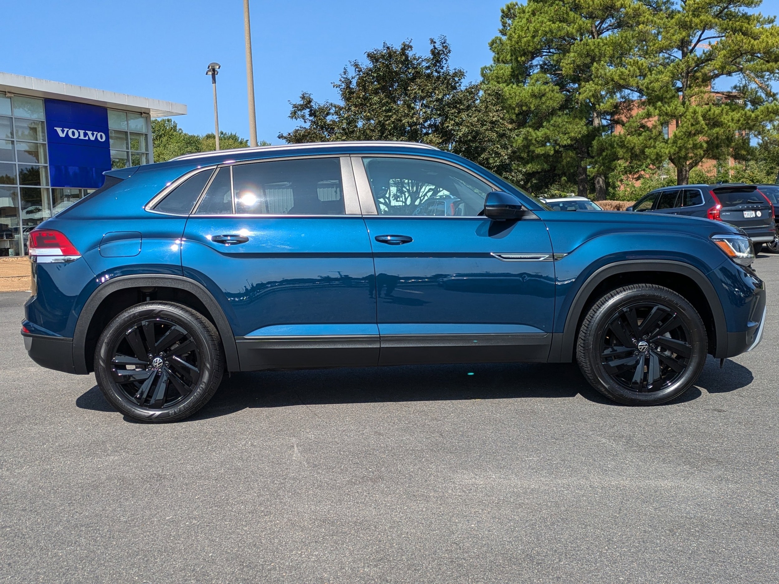 Used 2022 Volkswagen Atlas Cross Sport SE w/Tech with VIN 1V2HE2CA0NC227682 for sale in Midlothian, VA