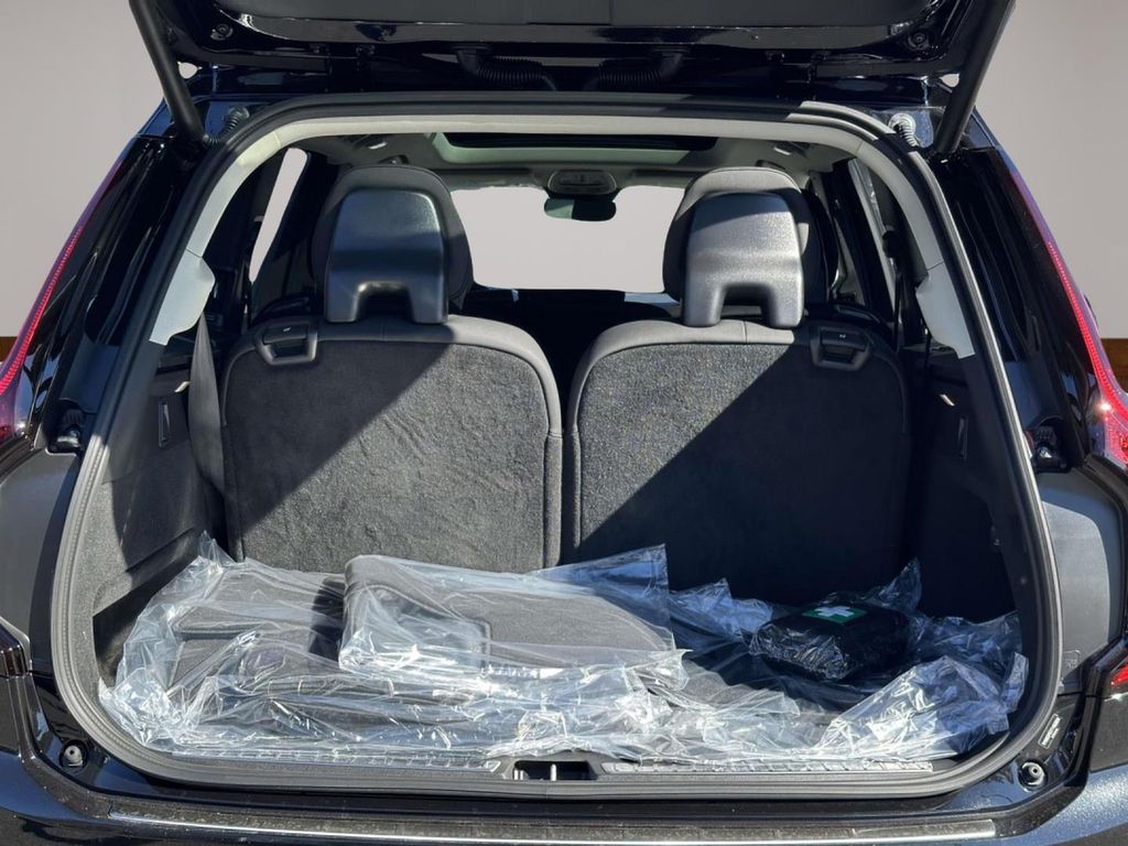 2026 Volvo XC90 Plus - Photo 13