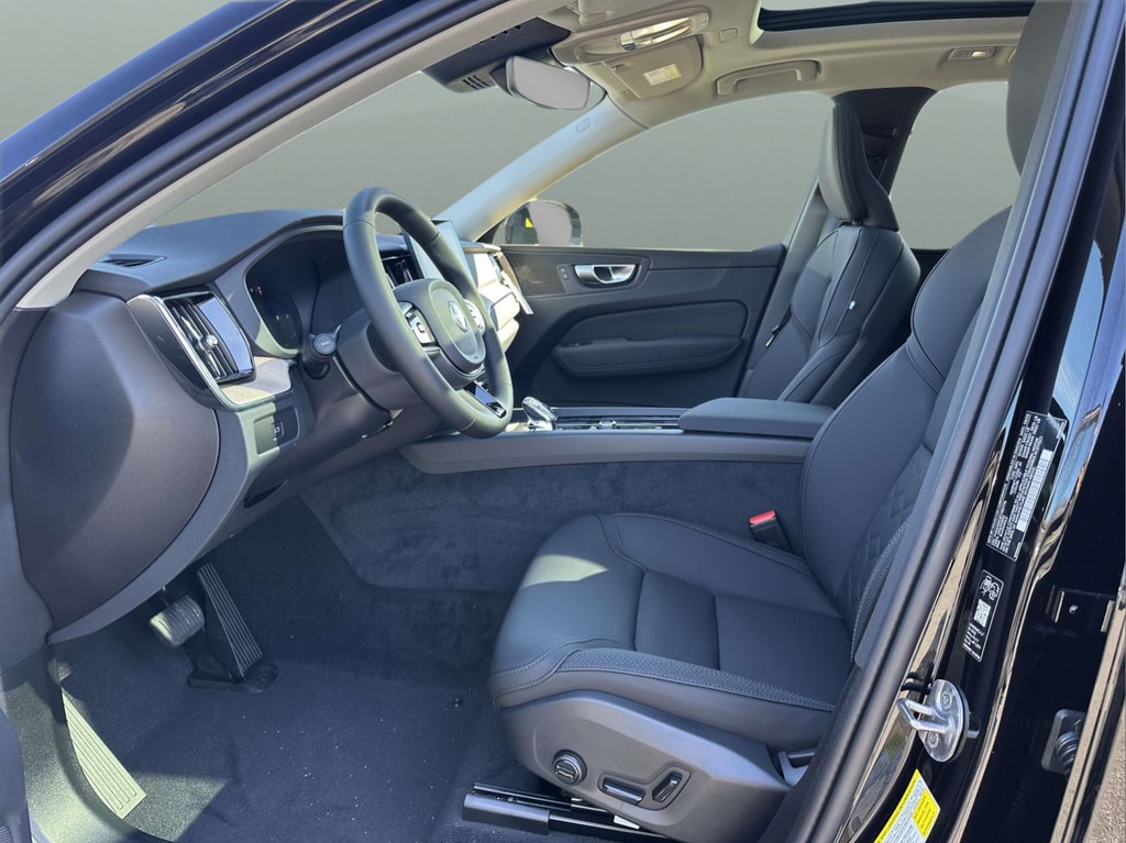 2026 Volvo XC60 Plus - Photo 15