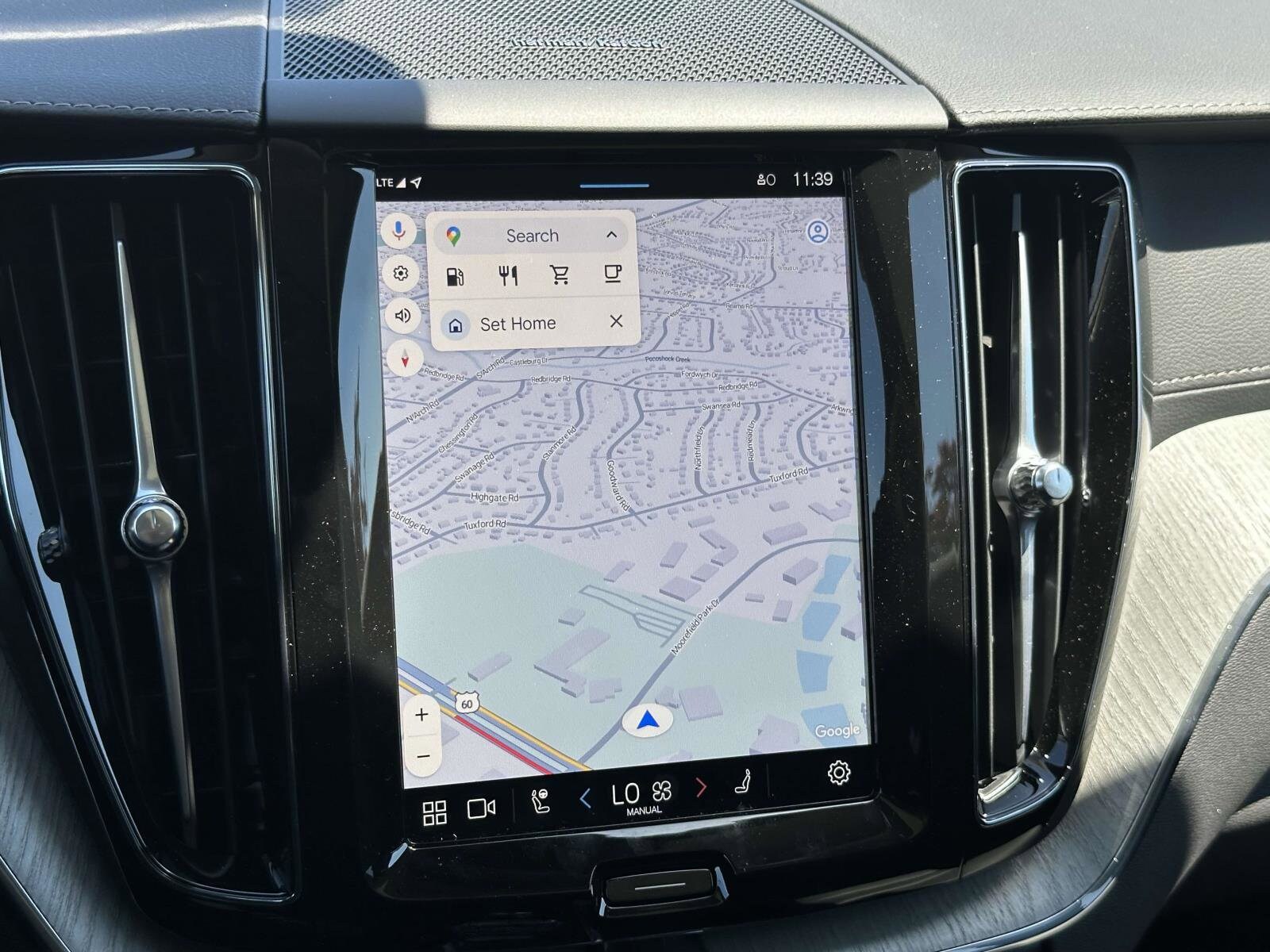 2025 Volvo XC60 B5 photo 3