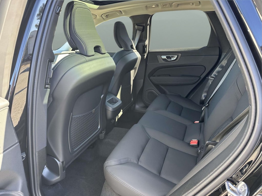 2026 Volvo XC60 Plus - Photo 14