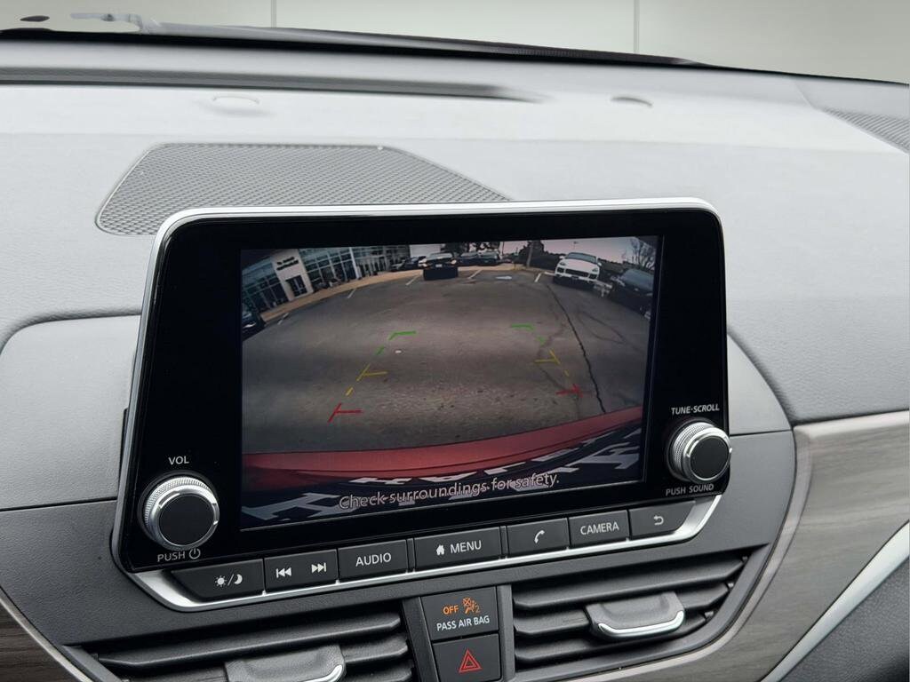 Used 2024 Nissan Altima 2.5 SV Sedan