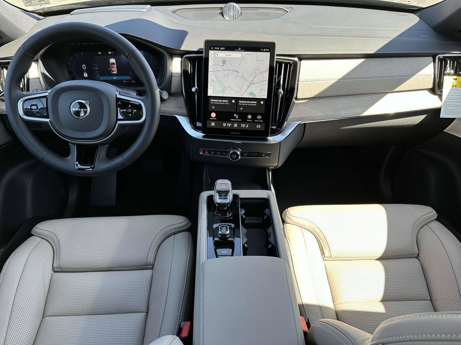 2025 Volvo XC90 photo 2