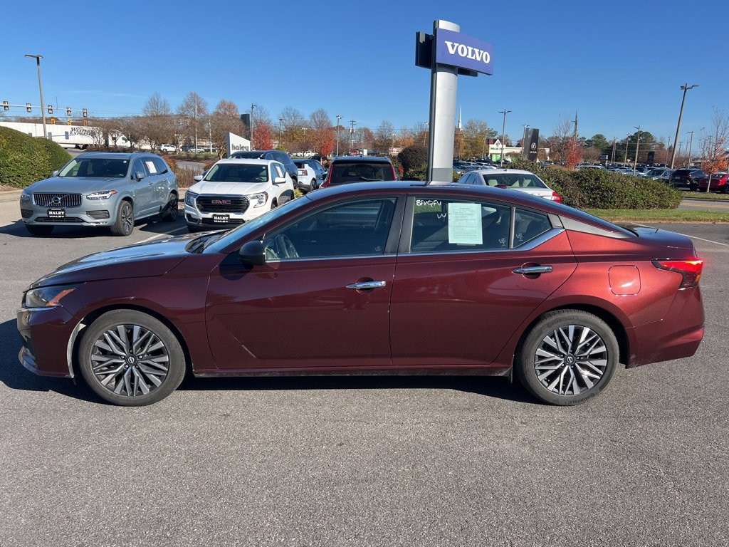 Used 2024 Nissan Altima 2.5 SV Sedan
