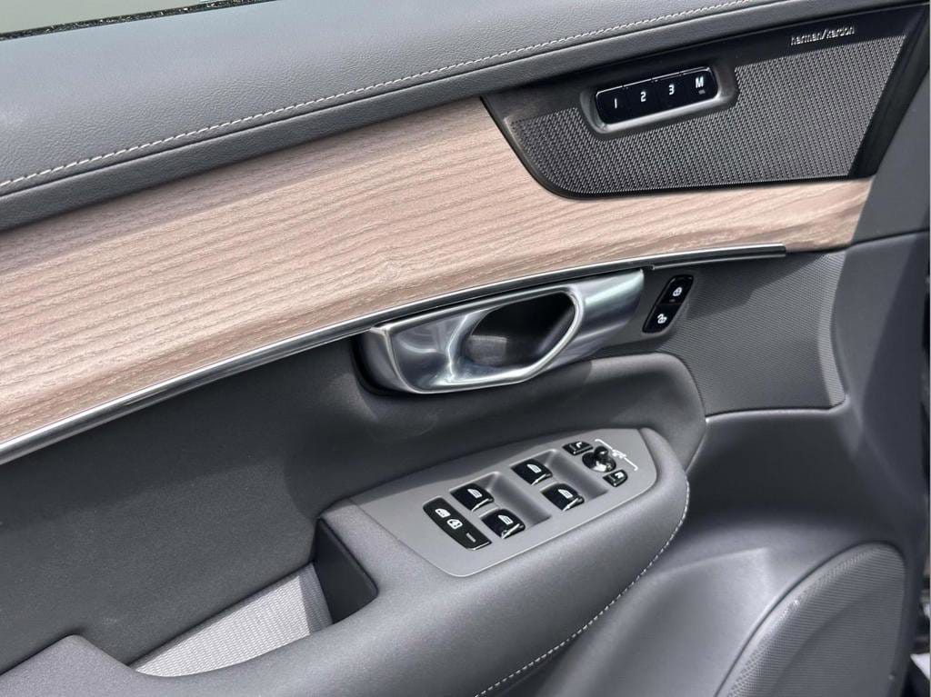 2026 Volvo XC90 Plus - Photo 17
