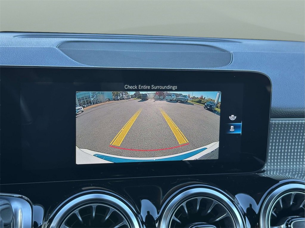 2022 Mercedes Benz GLB 250 photo 4