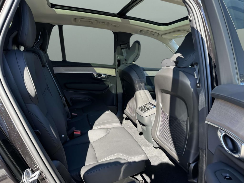 2026 Volvo XC90 Plus - Photo 17