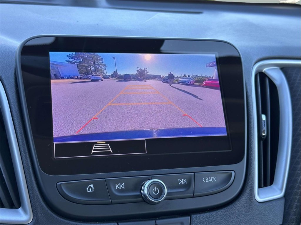 2024 Chevrolet Malibu 1LT photo 3