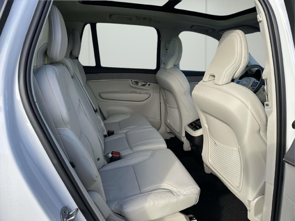 2026 Volvo XC90 Ultra - Photo 12