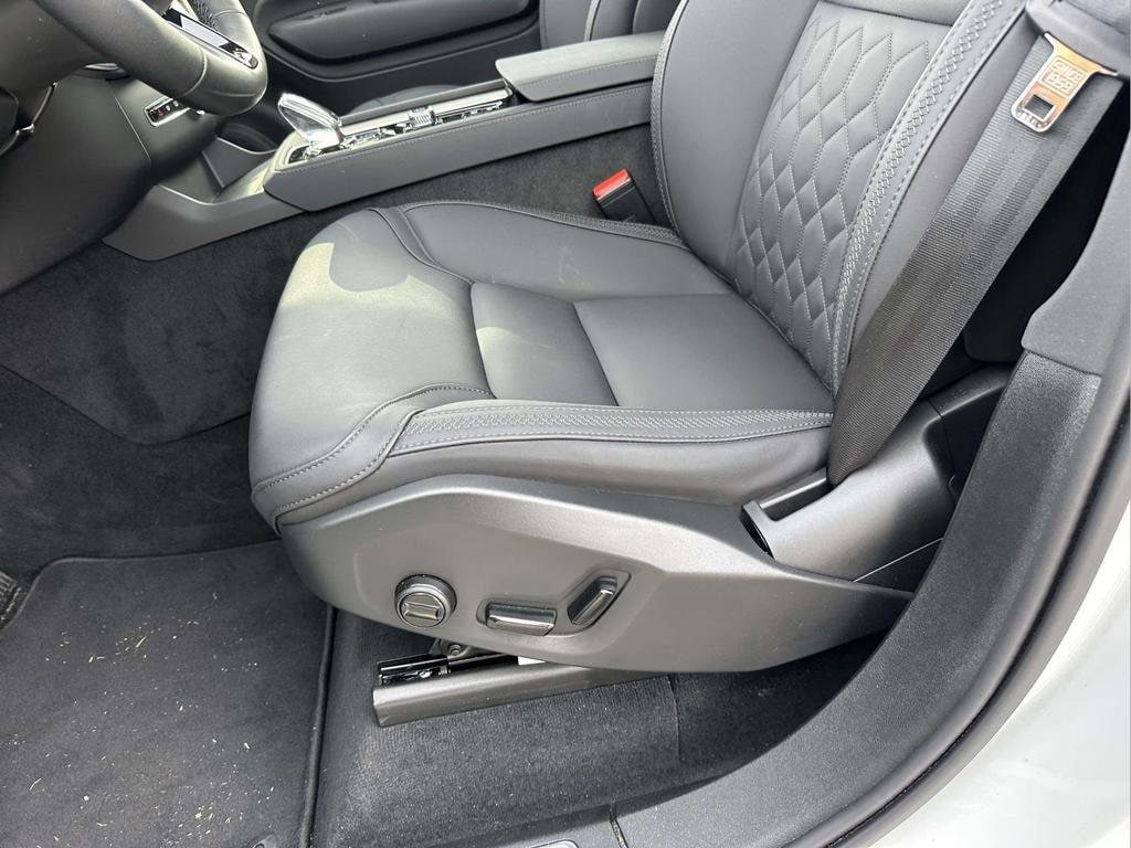 2025 Volvo XC90 Plus - Photo 16
