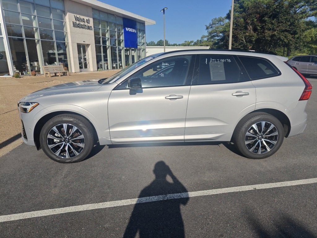 2025 Volvo XC60 B5 Plus photo 2