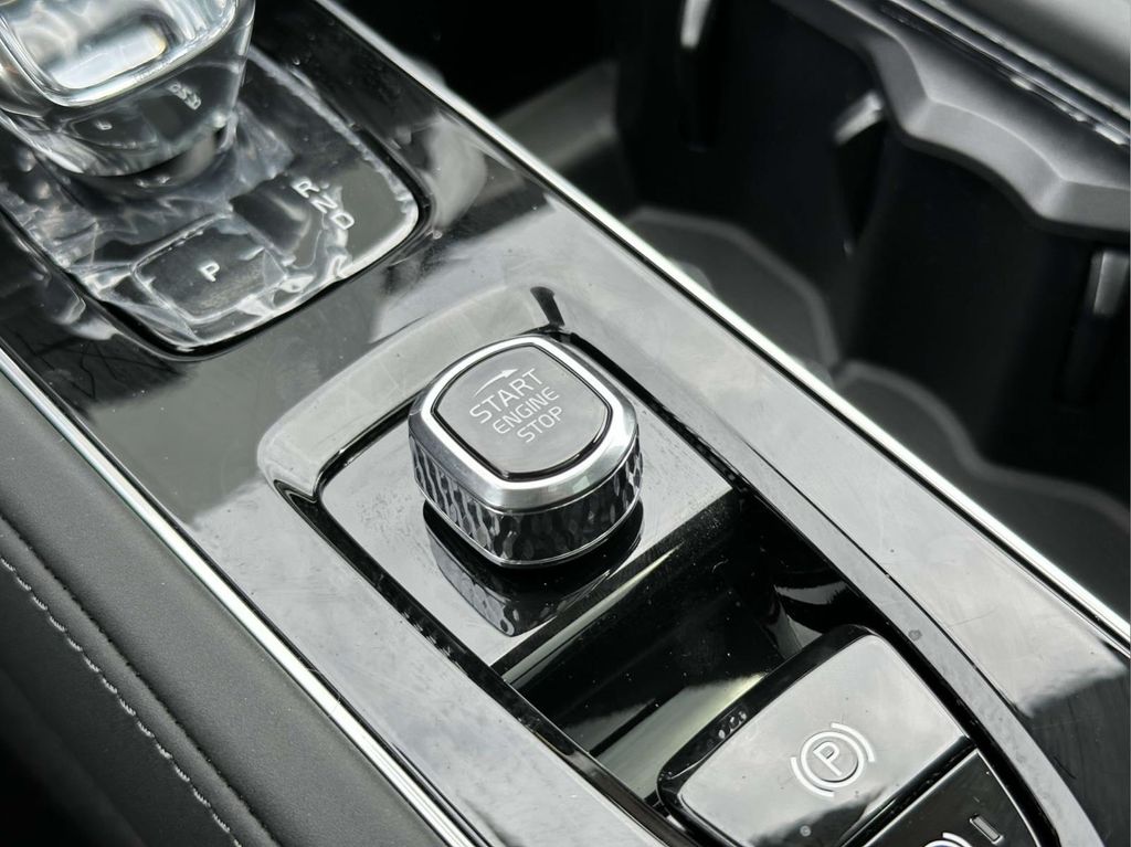 2026 Volvo XC90 Plus - Photo 7