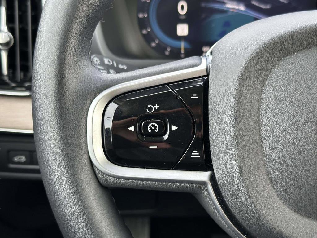 2025 Volvo XC90 Plus - Photo 8