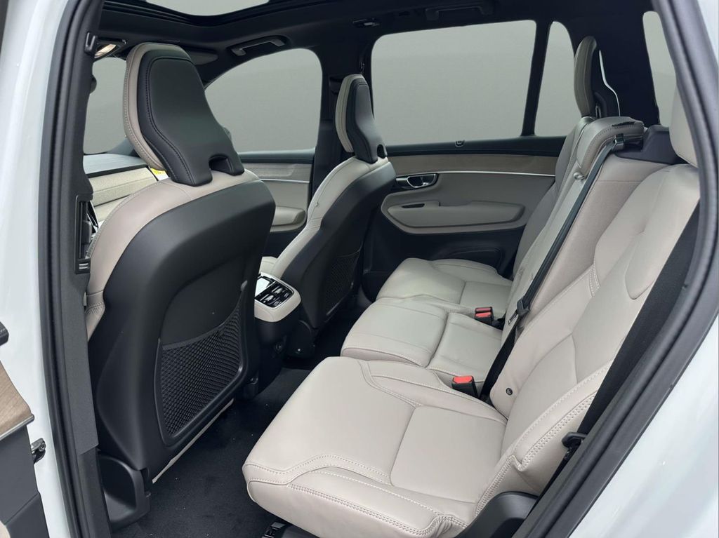2026 Volvo XC90 Ultra - Photo 14