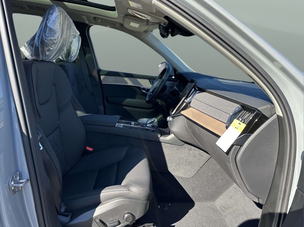 2026 Volvo XC90 Plus - Photo 11