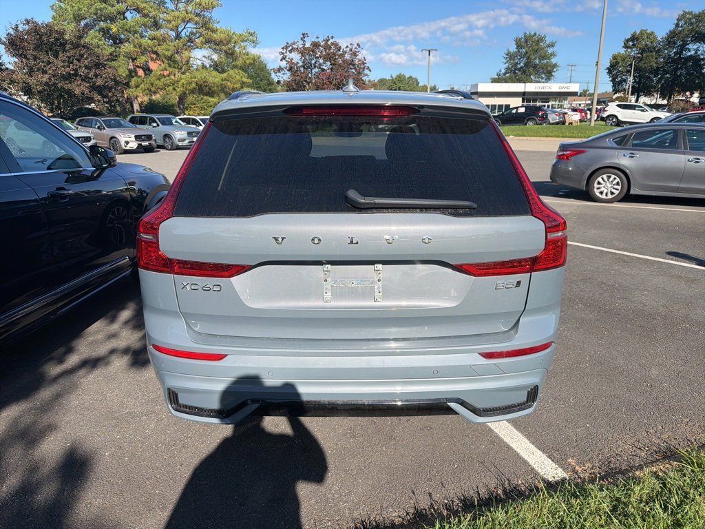 2023 Volvo XC60 B5 Plus photo 2