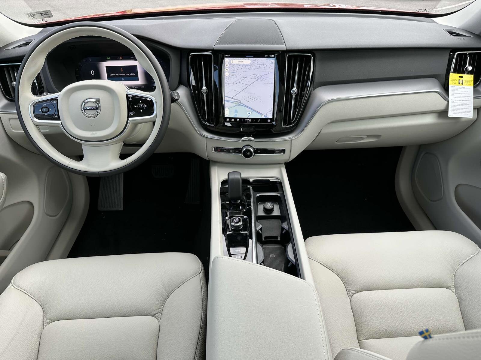 2025 Volvo XC60 B5 Core photo 2