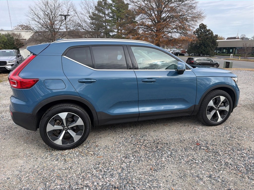 2023 Volvo XC40 Plus photo 3