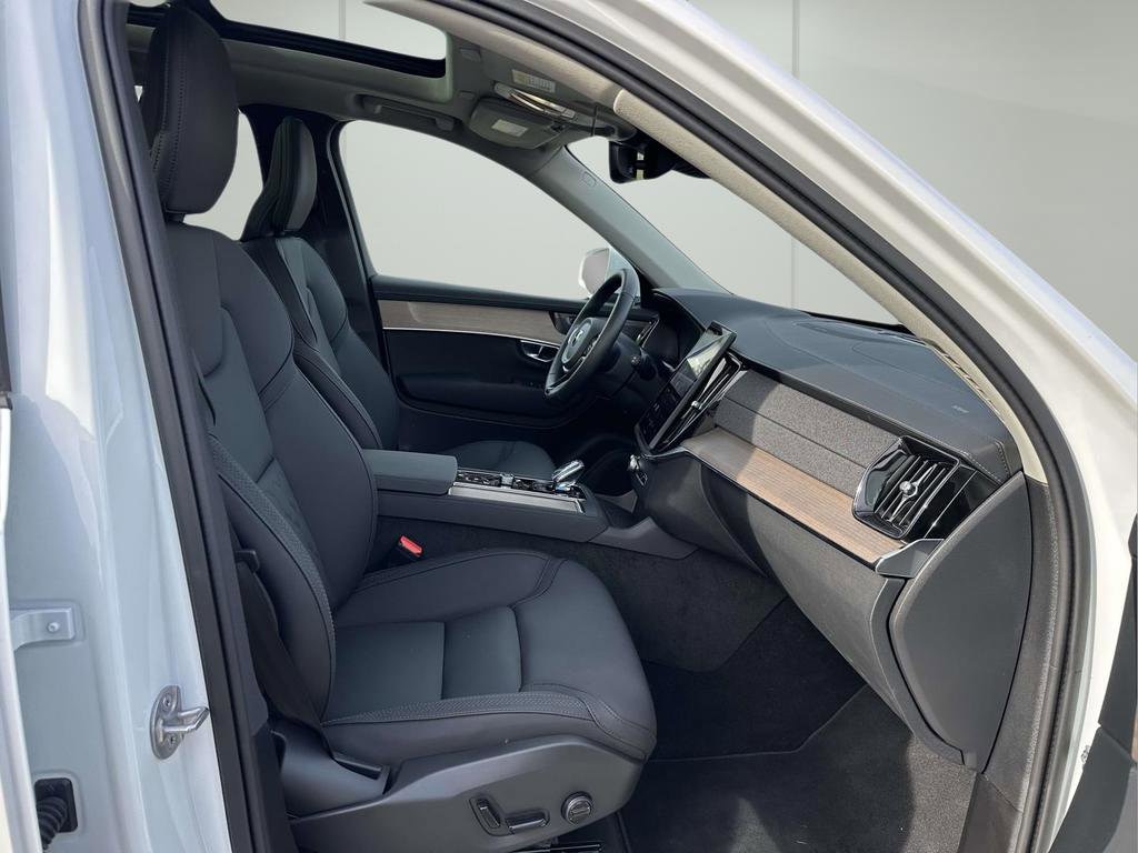 2025 Volvo XC90 Plus - Photo 11