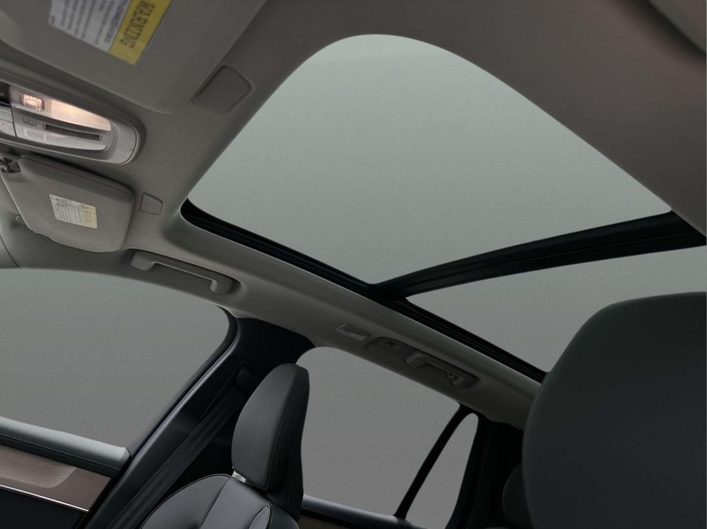 2026 Volvo XC90 Plus - Photo 18