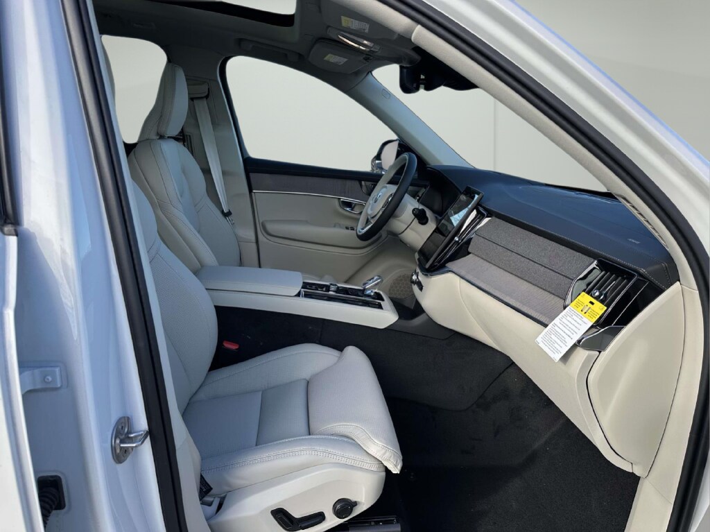 2026 Volvo XC90 Ultra - Photo 11