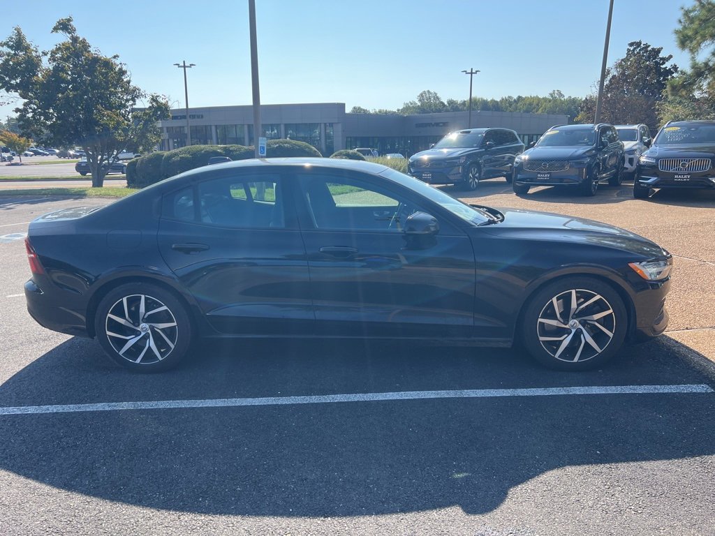 2020 Volvo S60 T6 Momentum photo 3
