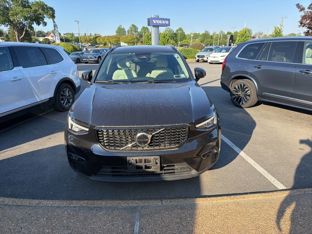 2023 Volvo XC40 B5 Plus Dark AWD's photo