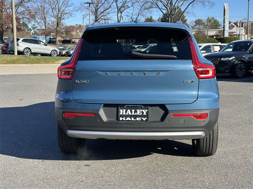 2023 Volvo XC40 Plus photo 3