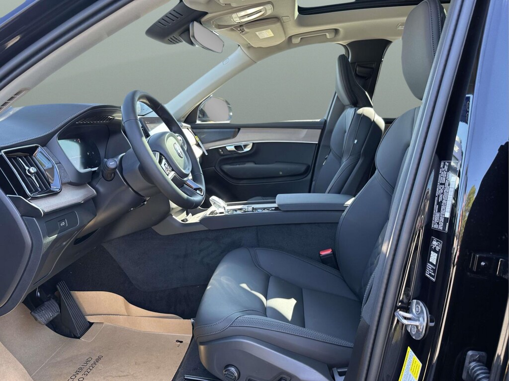 2026 Volvo XC90 Plus - Photo 18