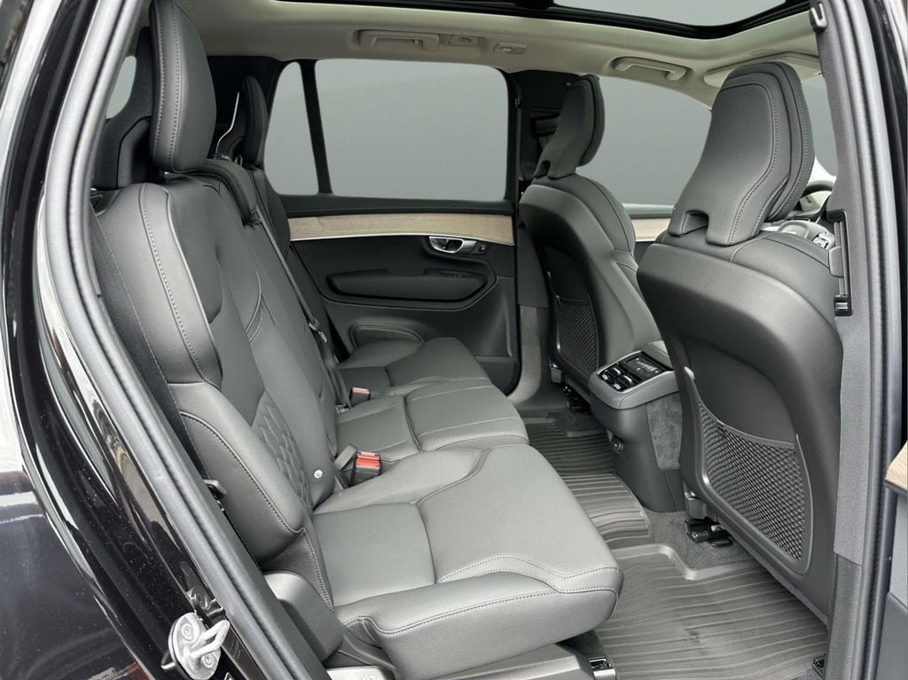 2026 Volvo XC90 Plus - Photo 12