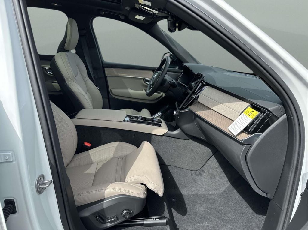 2026 Volvo XC90 Ultra - Photo 11