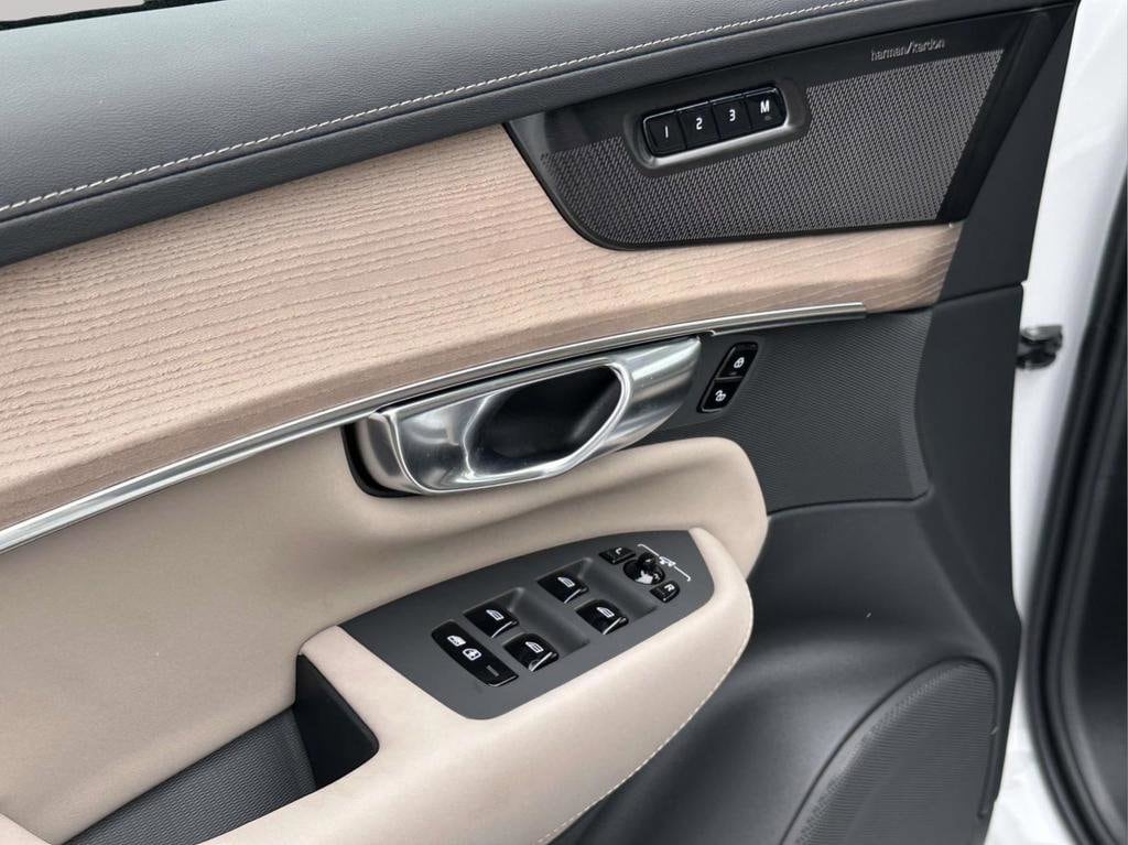 2026 Volvo XC90 Plus - Photo 17