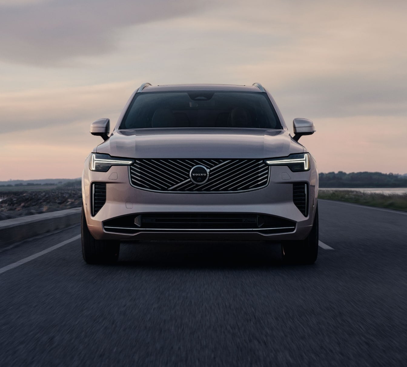 Volvo XC90 vs. BMW X5: Performance & Specs