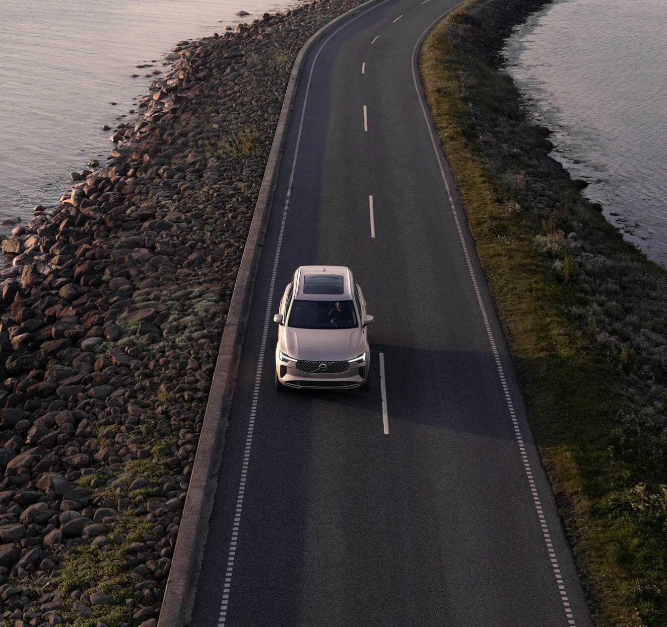 Volvo XC90 vs. Audi Q7 Safety Features and Rating