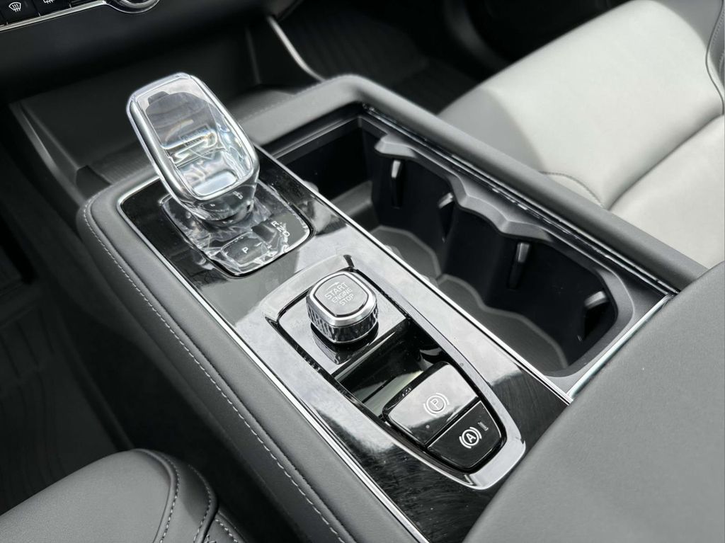 2026 Volvo XC90 Plus - Photo 6