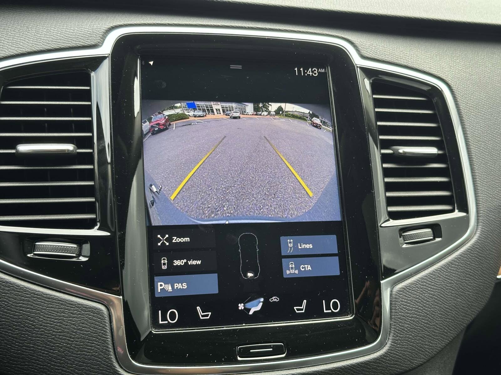 2022 Volvo XC90 T6 AWD Momentum photo 4