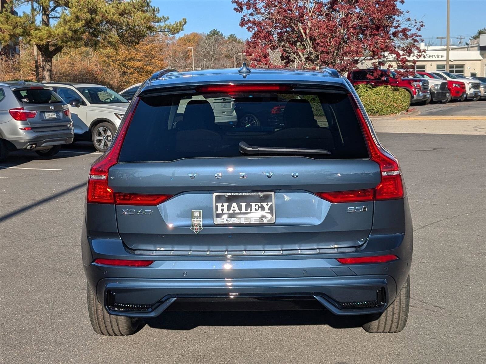 2025 Volvo XC60 B5 Plus photo 4