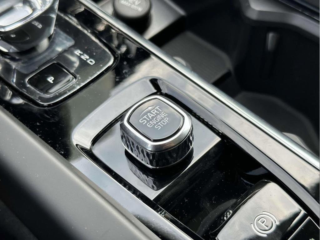 2026 Volvo XC60 Plus - Photo 7