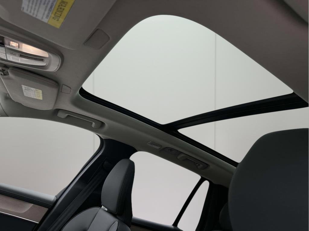 2026 Volvo XC90 Plus - Photo 18
