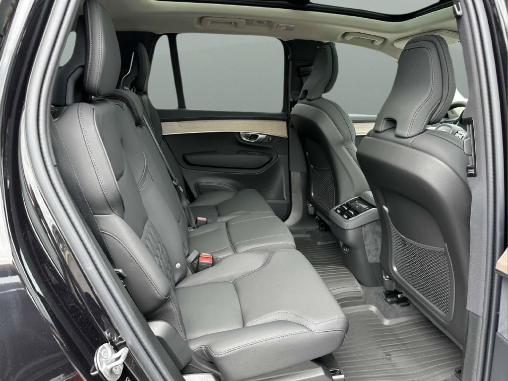 2026 Volvo XC90 Plus - Photo 12