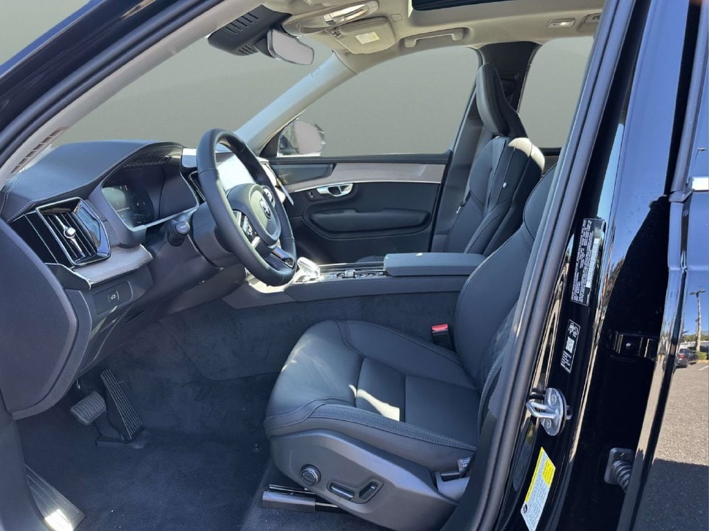 2026 Volvo XC90 Plus - Photo 15
