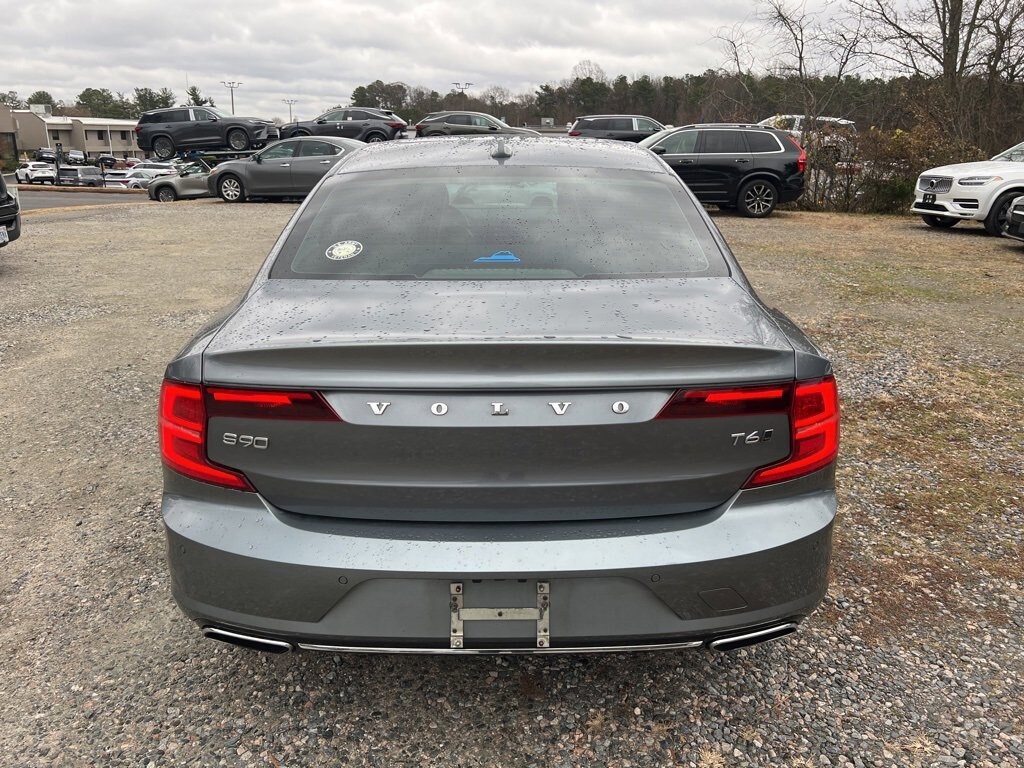 Used 2018 Volvo S90 T6 Momentum Sedan