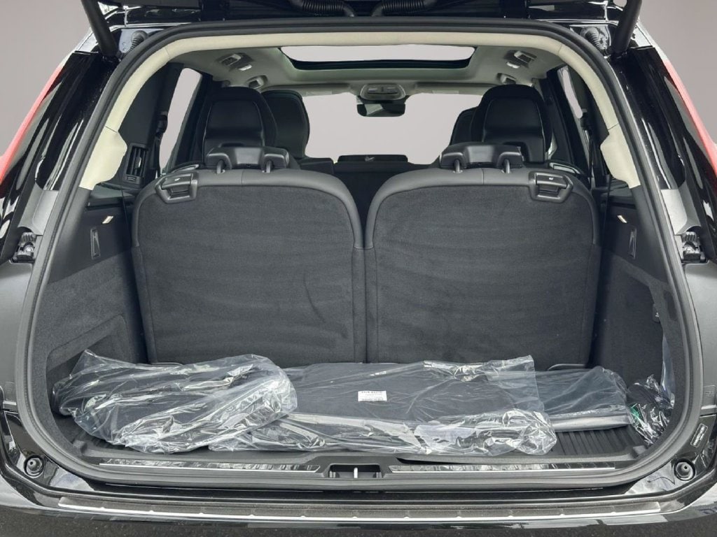 2026 Volvo XC90 Plus - Photo 13
