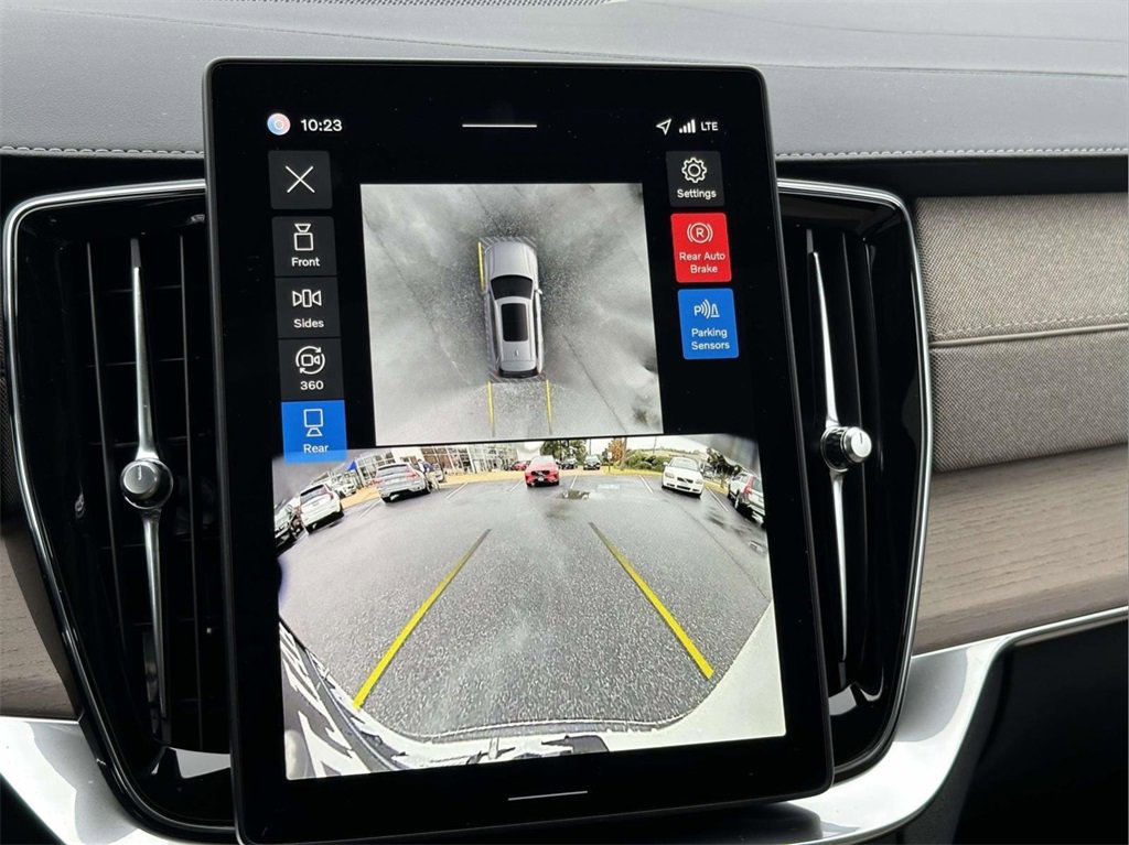 2026 Volvo XC90 Plus photo 3